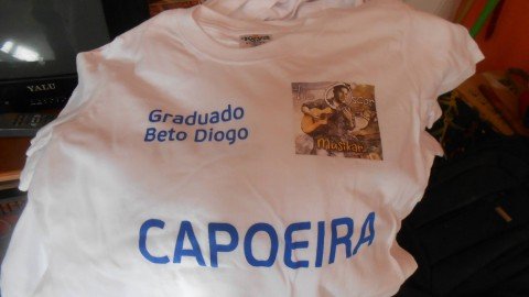 Escola de Capoeira veste Tio Óscar