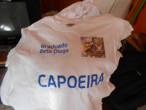 Escola de Capoeira veste Tio Óscar